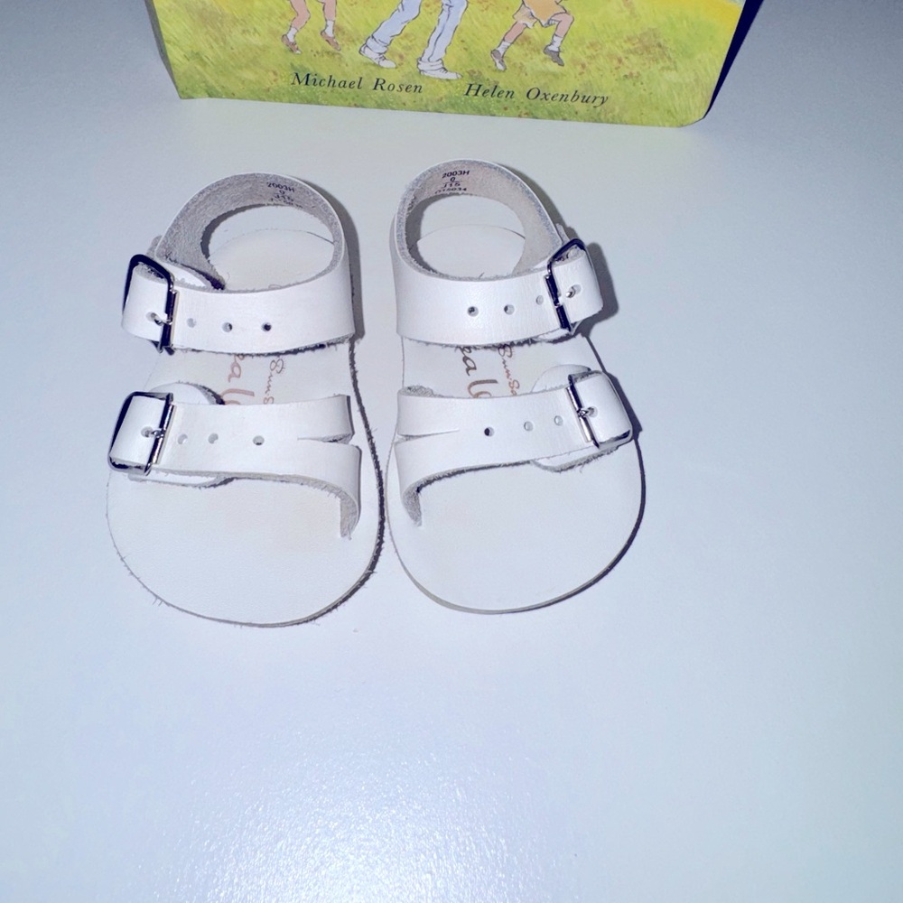 Sunsan sea wees white sandals